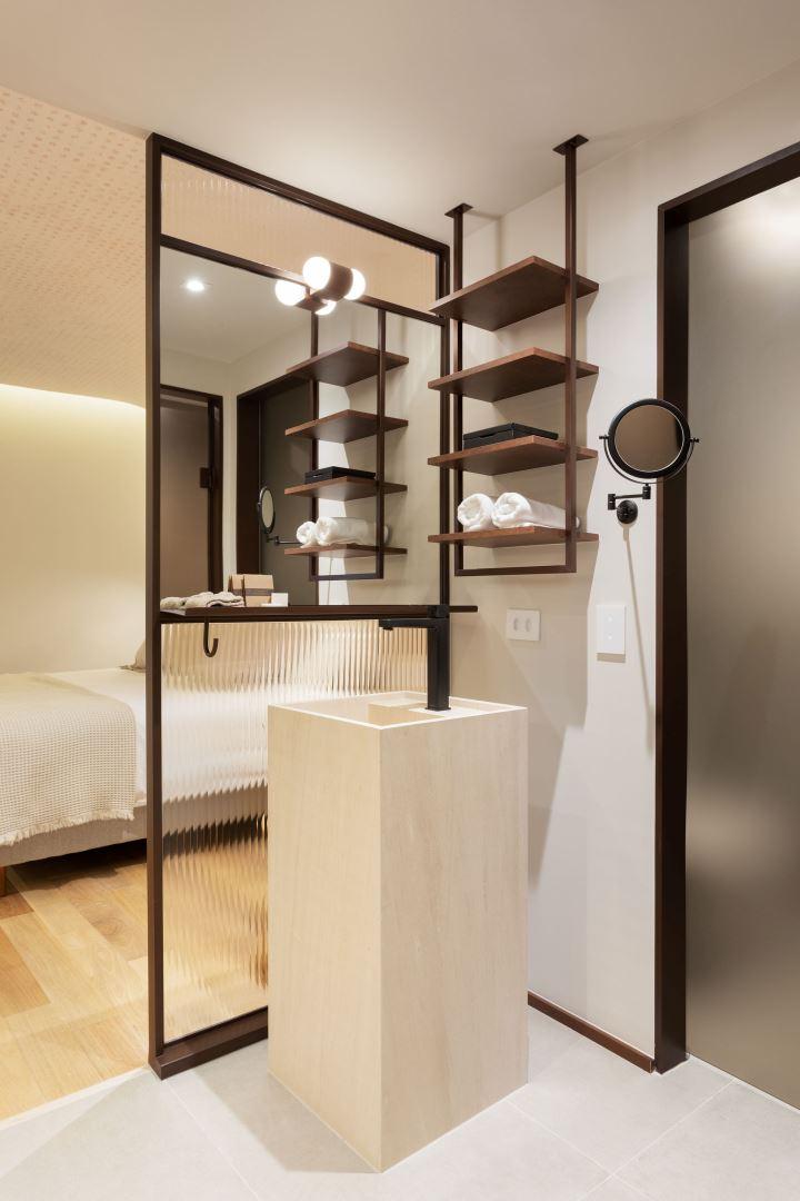 Qoya Hotel Curitiba, Curio Collection By Hilton Exterior foto A bathroom in a hotel room