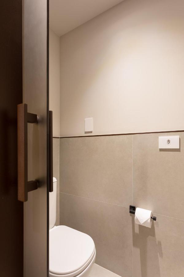 Qoya Hotel Curitiba, Curio Collection By Hilton Exterior foto A Philips hue smart light switch