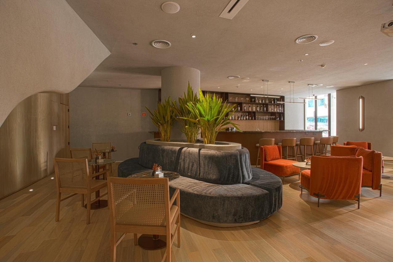 Qoya Hotel Curitiba, Curio Collection By Hilton Exterior foto The lounge at the airport