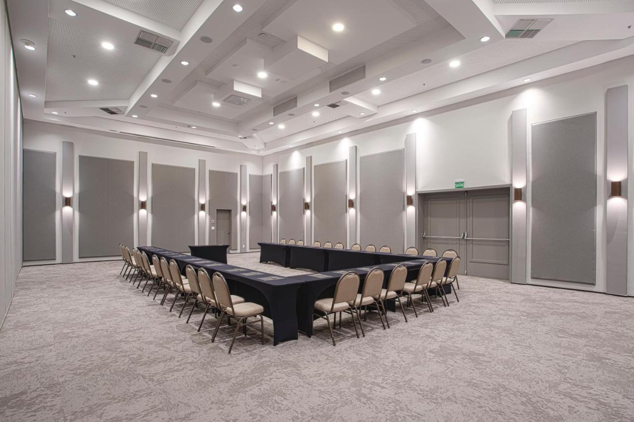 Qoya Hotel Curitiba, Curio Collection By Hilton Exterior foto Meeting room