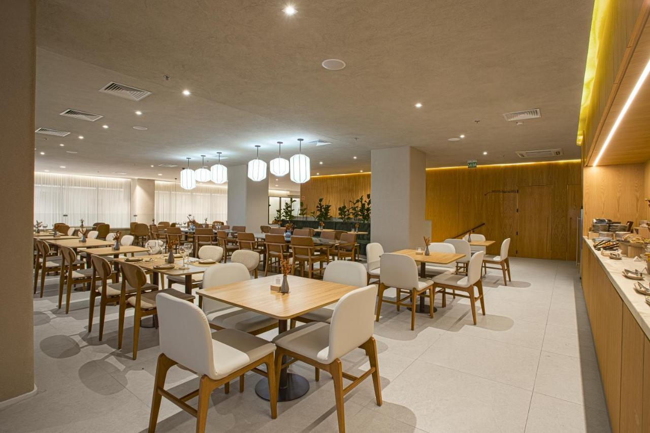Qoya Hotel Curitiba, Curio Collection By Hilton Exterior foto The lounge at the airport.