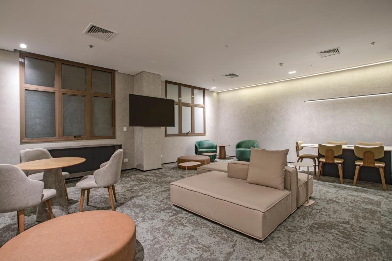 Qoya Hotel Curitiba, Curio Collection By Hilton Exterior foto The lounge at the airport