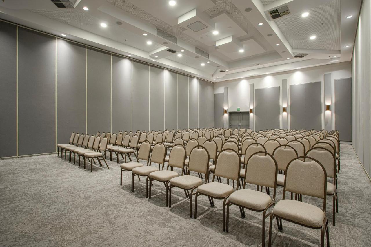 Qoya Hotel Curitiba, Curio Collection By Hilton Exterior foto The ballroom