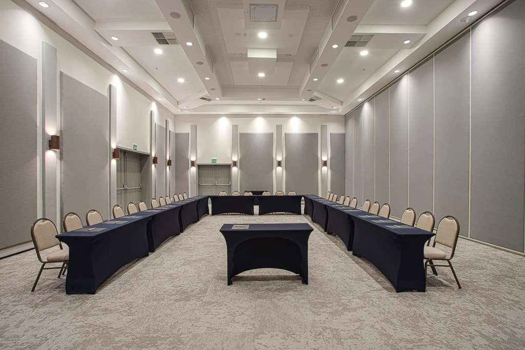 Qoya Hotel Curitiba, Curio Collection By Hilton Instalações foto U-shaped table layout