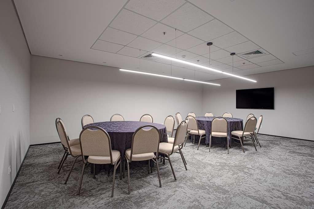 Qoya Hotel Curitiba, Curio Collection By Hilton Instalações foto Meeting room