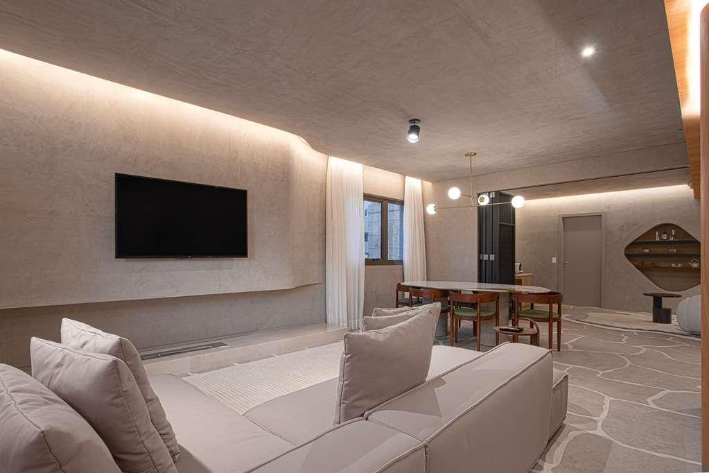 Qoya Hotel Curitiba, Curio Collection By Hilton Quarto foto The living room of a penthouse at The Ritz-Carlton, DIFC