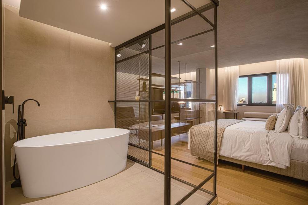 Qoya Hotel Curitiba, Curio Collection By Hilton Exterior foto A room at the hotel