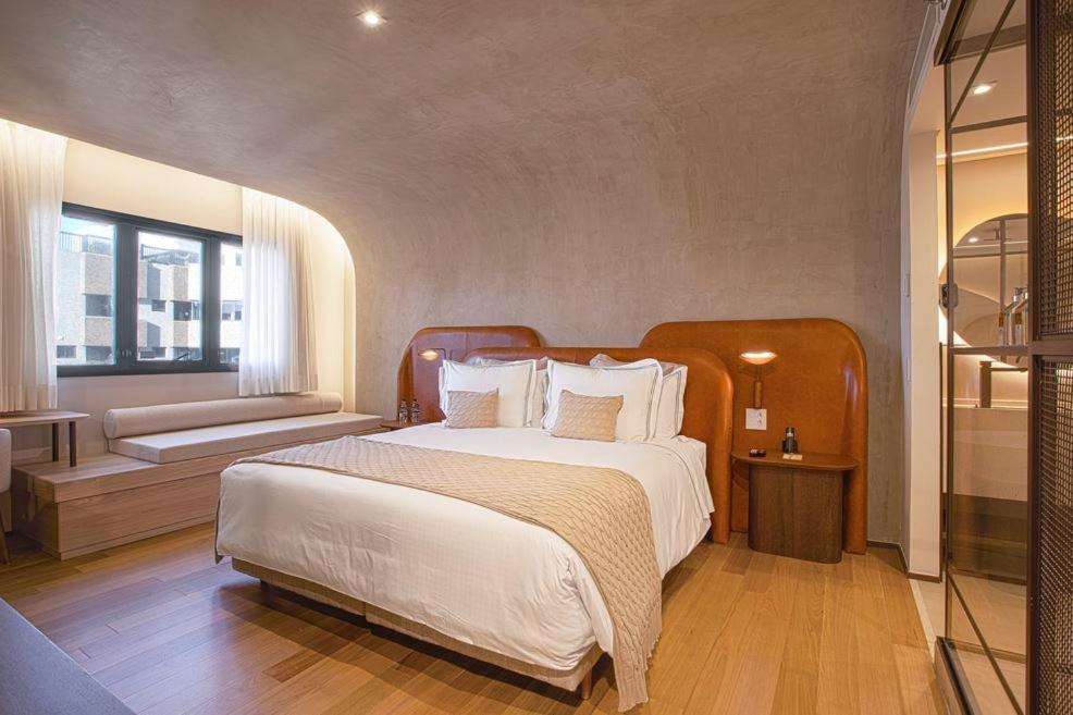 Qoya Hotel Curitiba, Curio Collection By Hilton Exterior foto A bedroom at the hotel